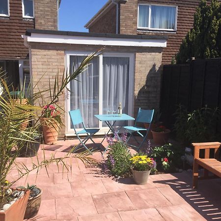 Basingstoke En Suite Room In Garden Annex ภายนอก รูปภาพ