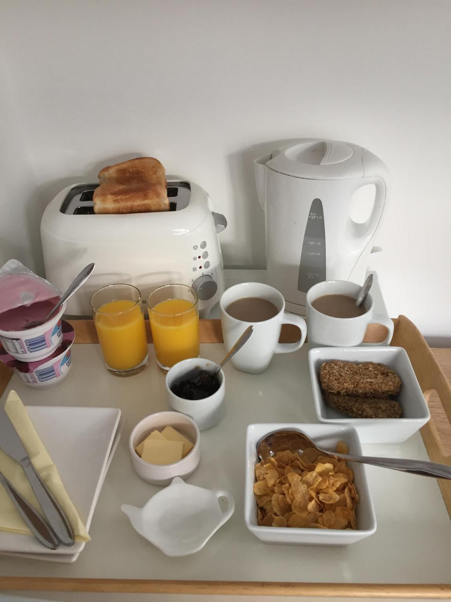 Basingstoke En Suite Room In Garden Annex ภายนอก รูปภาพ