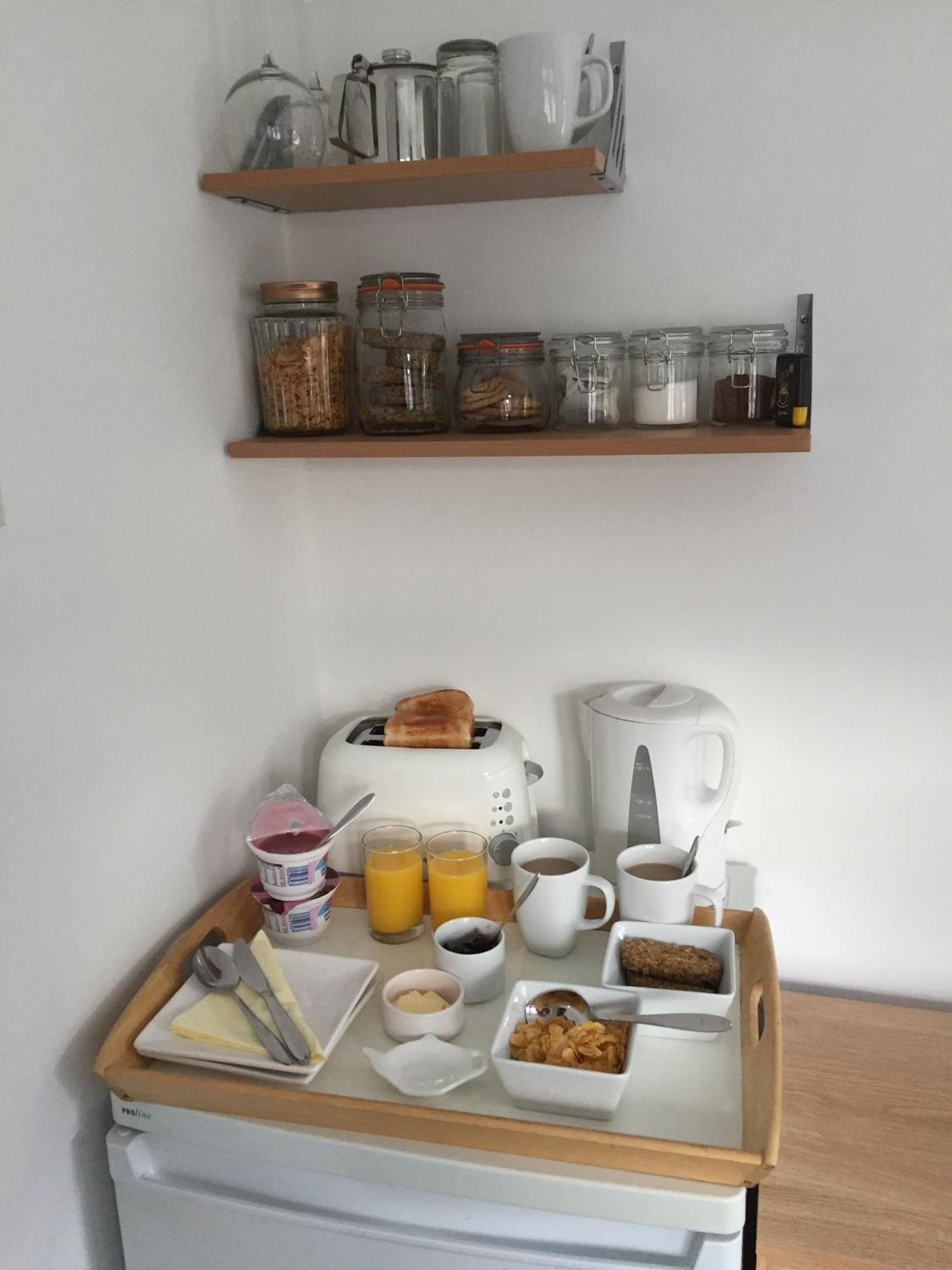 Basingstoke En Suite Room In Garden Annex ภายนอก รูปภาพ
